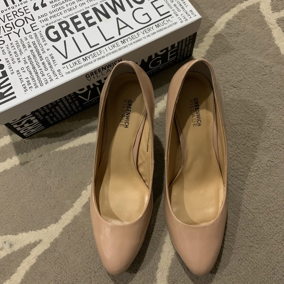 Greenwich Village Nude Pumps - Picture 1 of 3